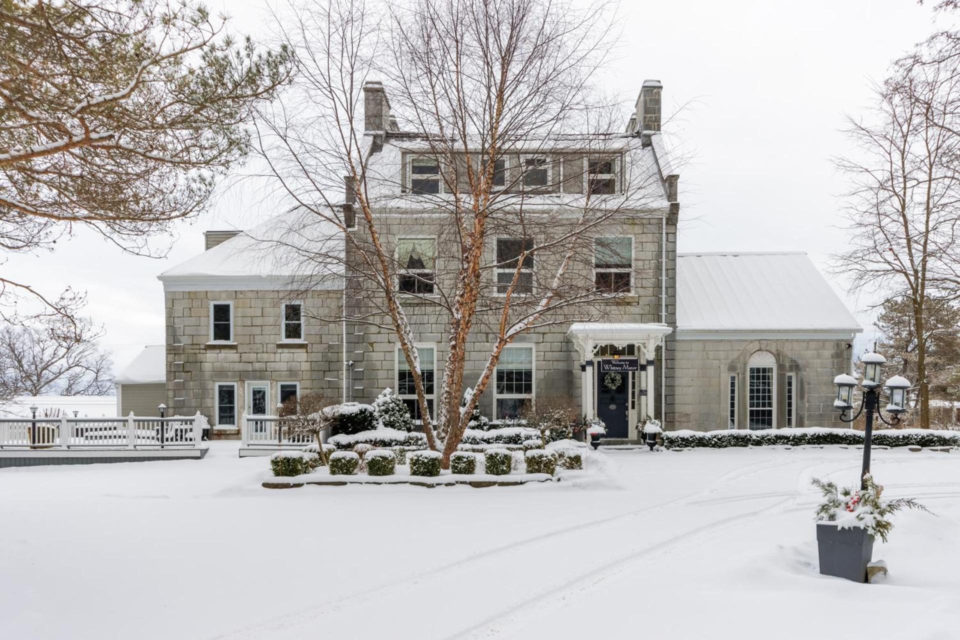 All Suites Whitney Manor Kingston Exterior foto