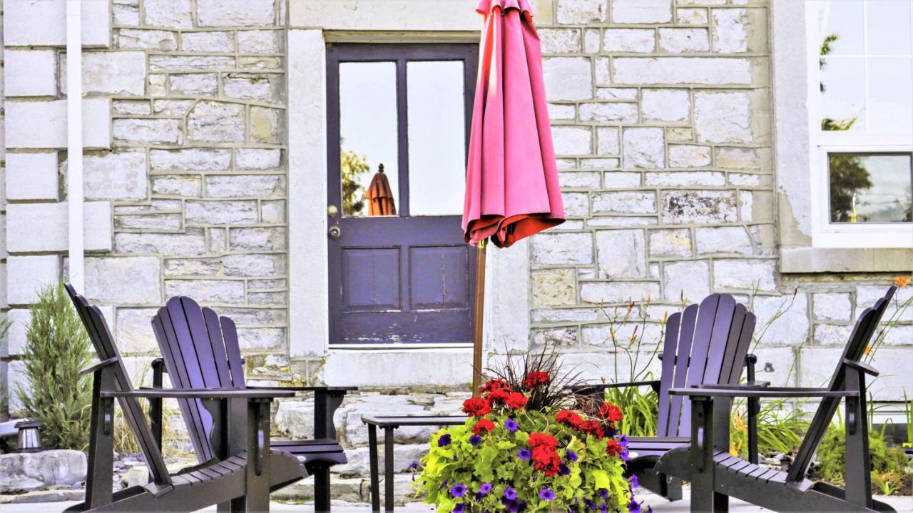 All Suites Whitney Manor Kingston Exterior foto